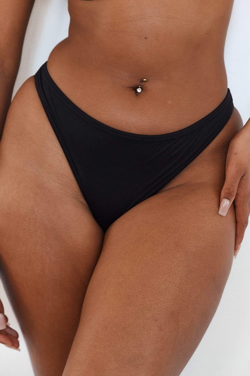 Lounge Underwear Sleek Mindful Stringi Czarne | 619AHUOWF
